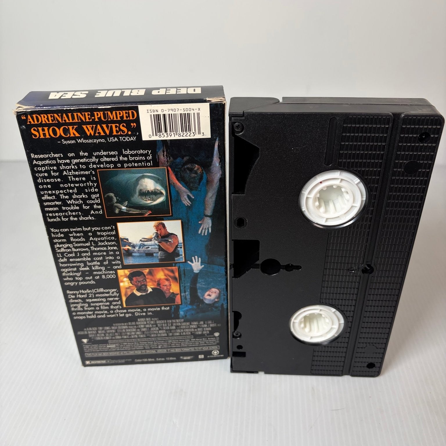 Deep Blue Sea VHS 1999 Sci-Fi Action Thriller Warner Bros. Bonus Footage