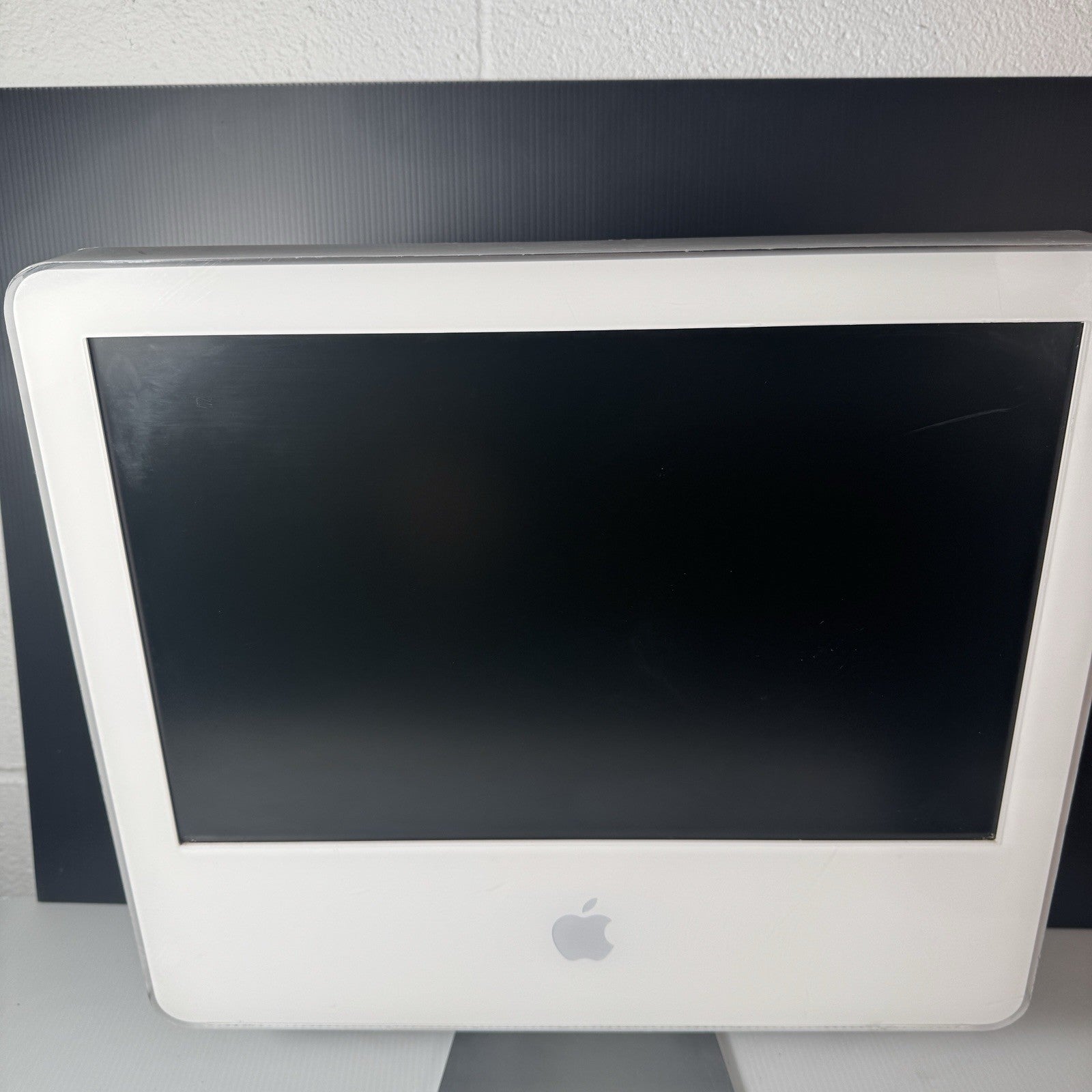 Apple iMac A1058 17" Desktop (August, 2004) PowerPC G5 2GB DDR SDRAM Works