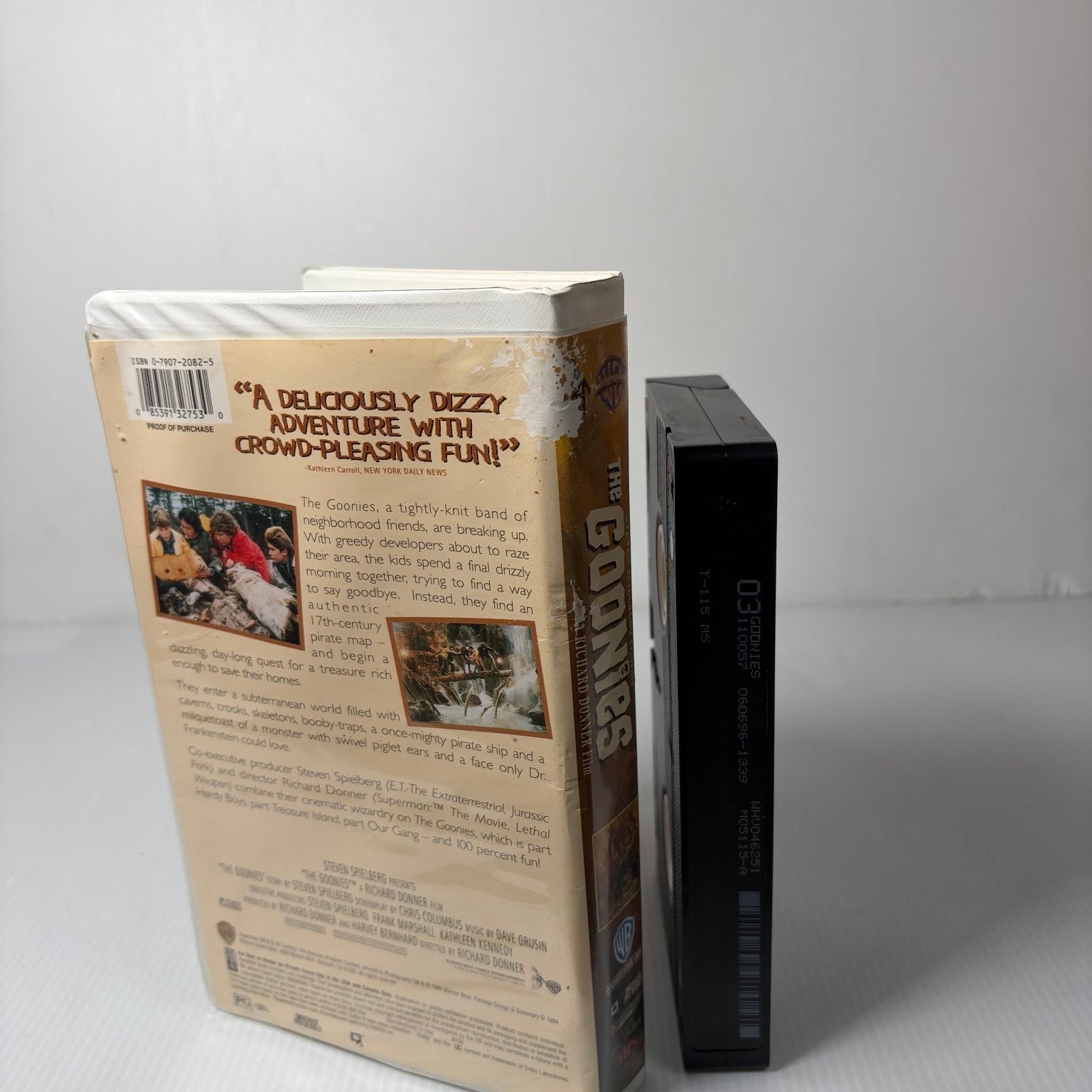 The Goonies VHS 1985 Adventure Family Comedy Richard Donner in Clamshell Case