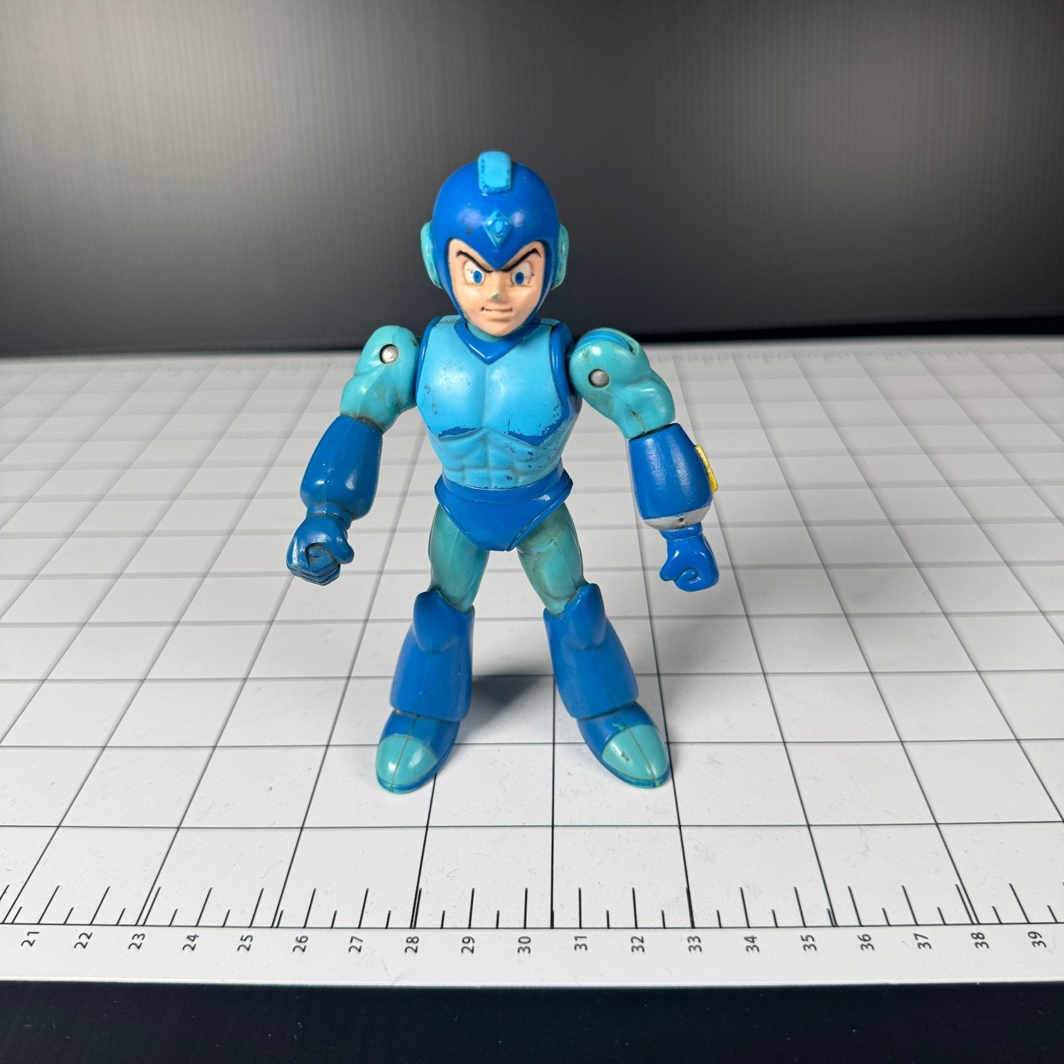 Vintage 1994 Mega Man Video Game 5" Action Figure Bandai Capcom