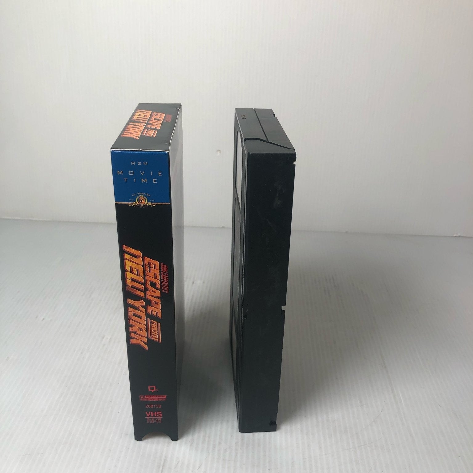 Escape From New York VHS 1981 Sci-Fi Action MGM Movie Time Kurt Russell