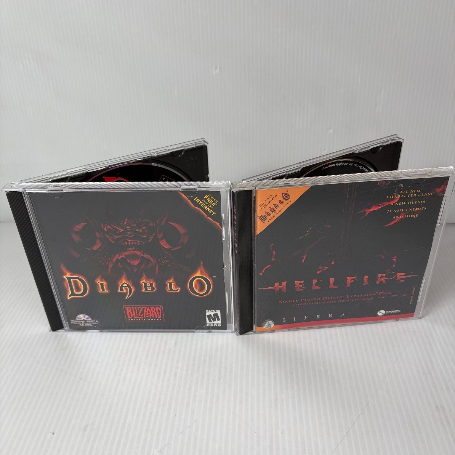 Diablo with Hellfire Expansion Pack PC Video Game Blizzard Sierra Classic RPG