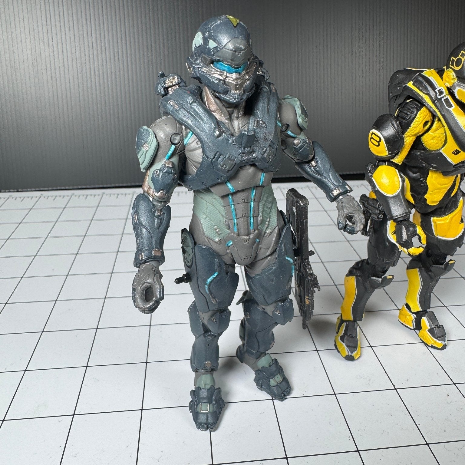 Halo Spartan Lot of 2 McFarlane Figures Locke Alpha Crawler & Athlon w/ Rifles