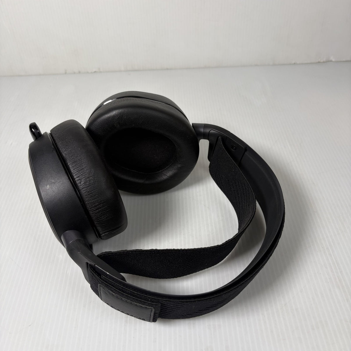 AS IS Untested SteelSeries Wireless Gaming Over-Ear Headset (No Power Adapter)