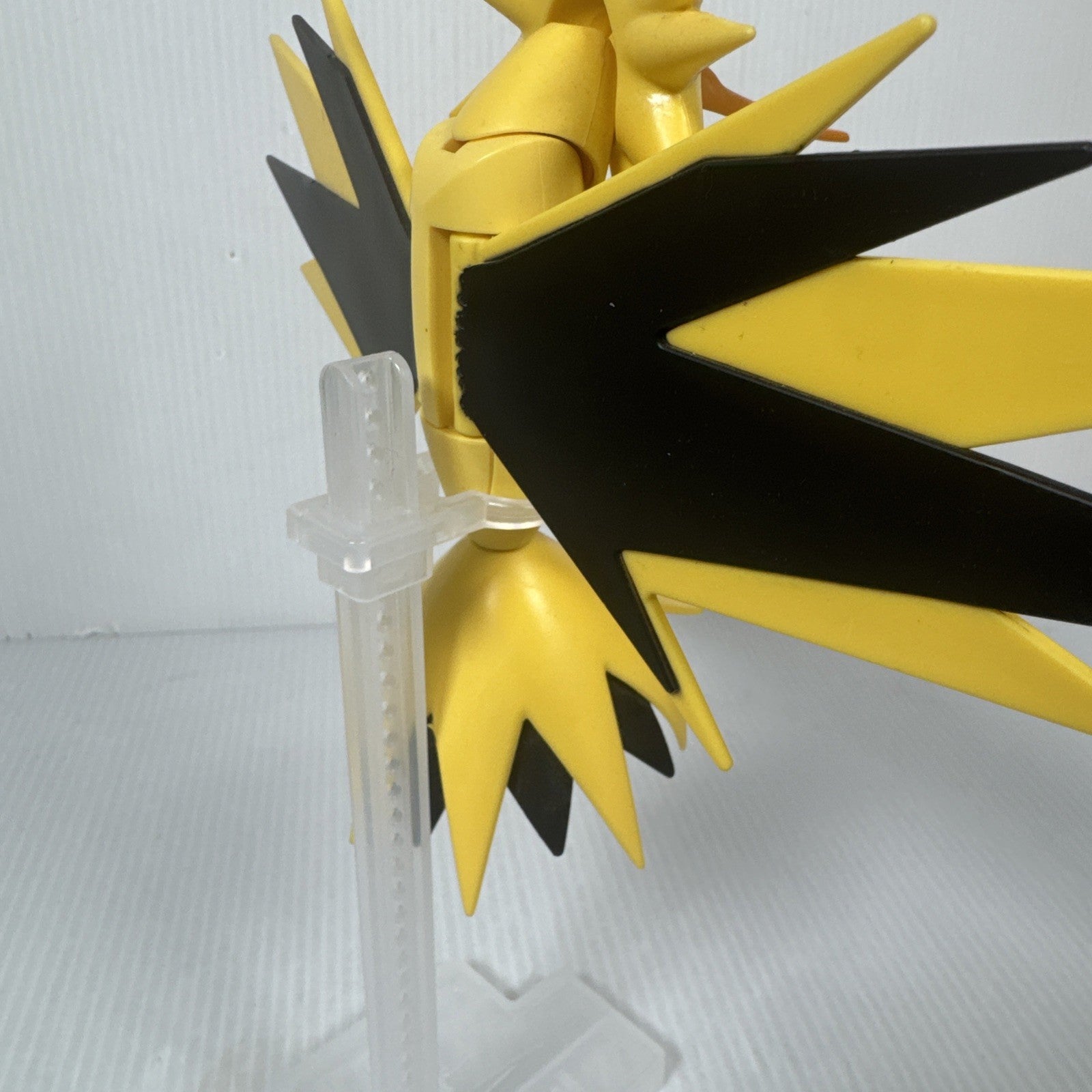Pokemon Select Series 2 ZAPDOS w Display Stand 6" Articulated Figure 2022
