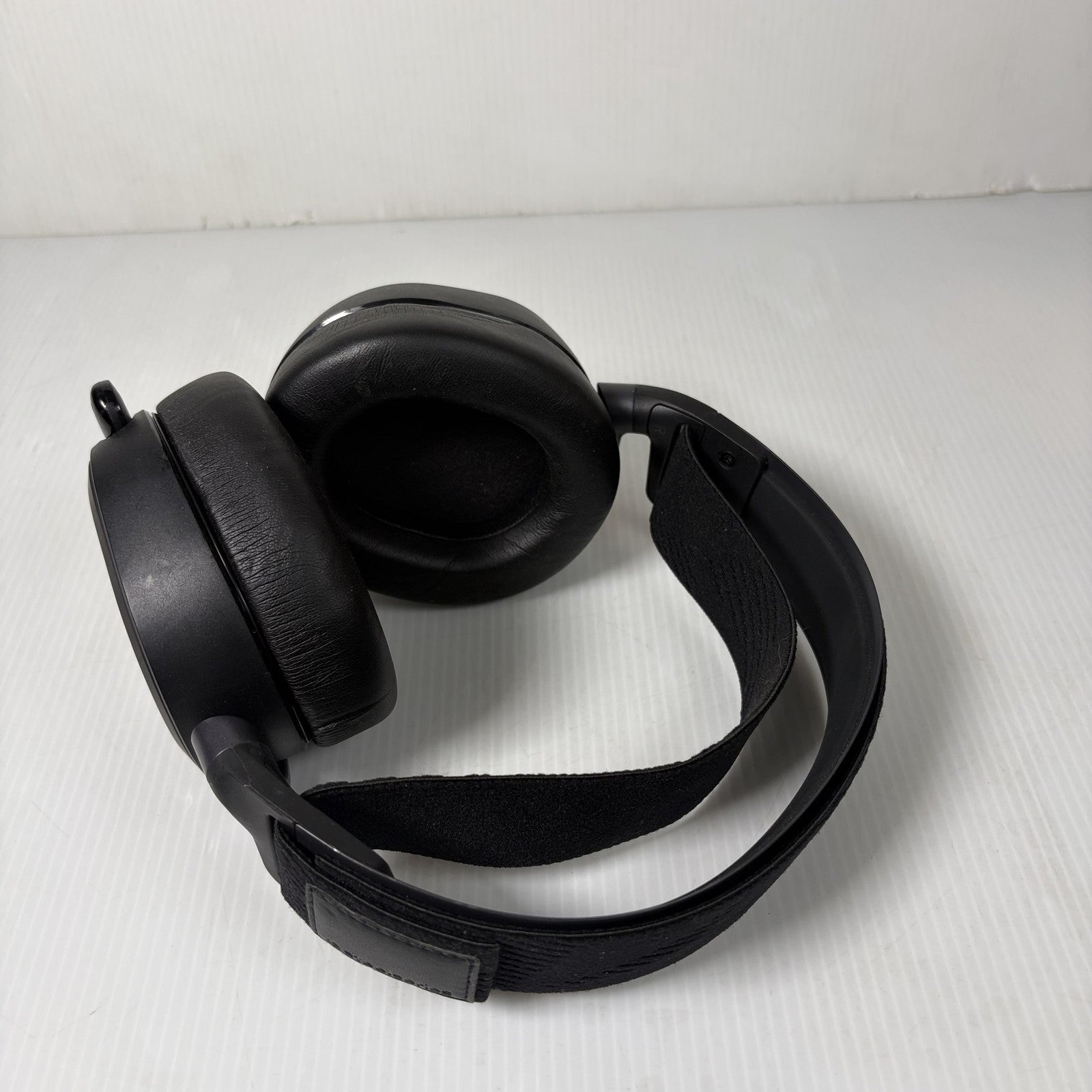 AS IS Untested SteelSeries Wireless Gaming Over-Ear Headset (No Power Adapter)