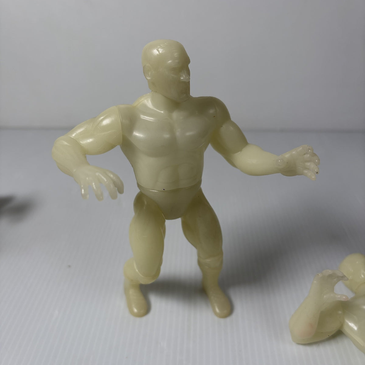Legends of Pro Wrestling Glow in the Dark Figures Set of 4 WWF Bundy, Butcher