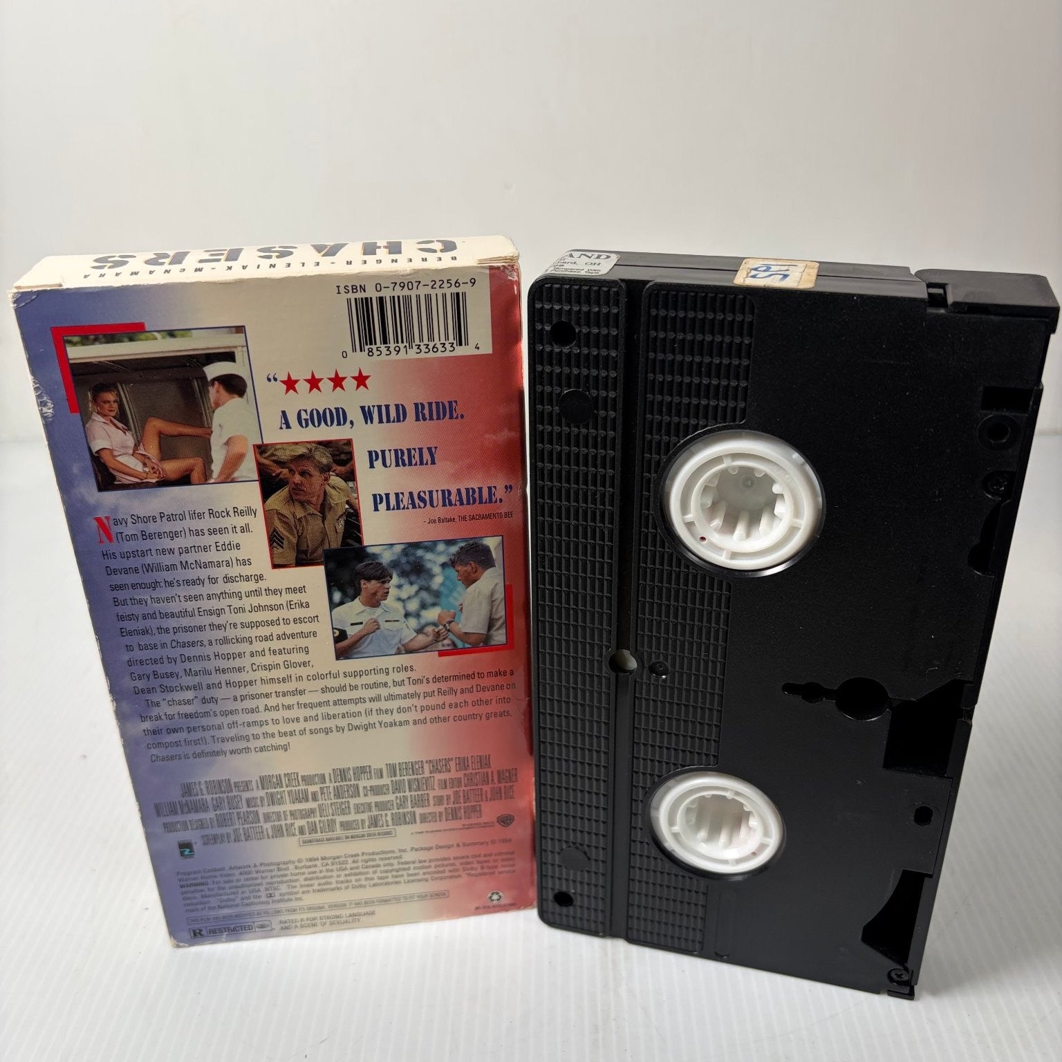 CHASERS VHS 1994 Comedy Action Adventure Dennis Hopper Warner Bros.