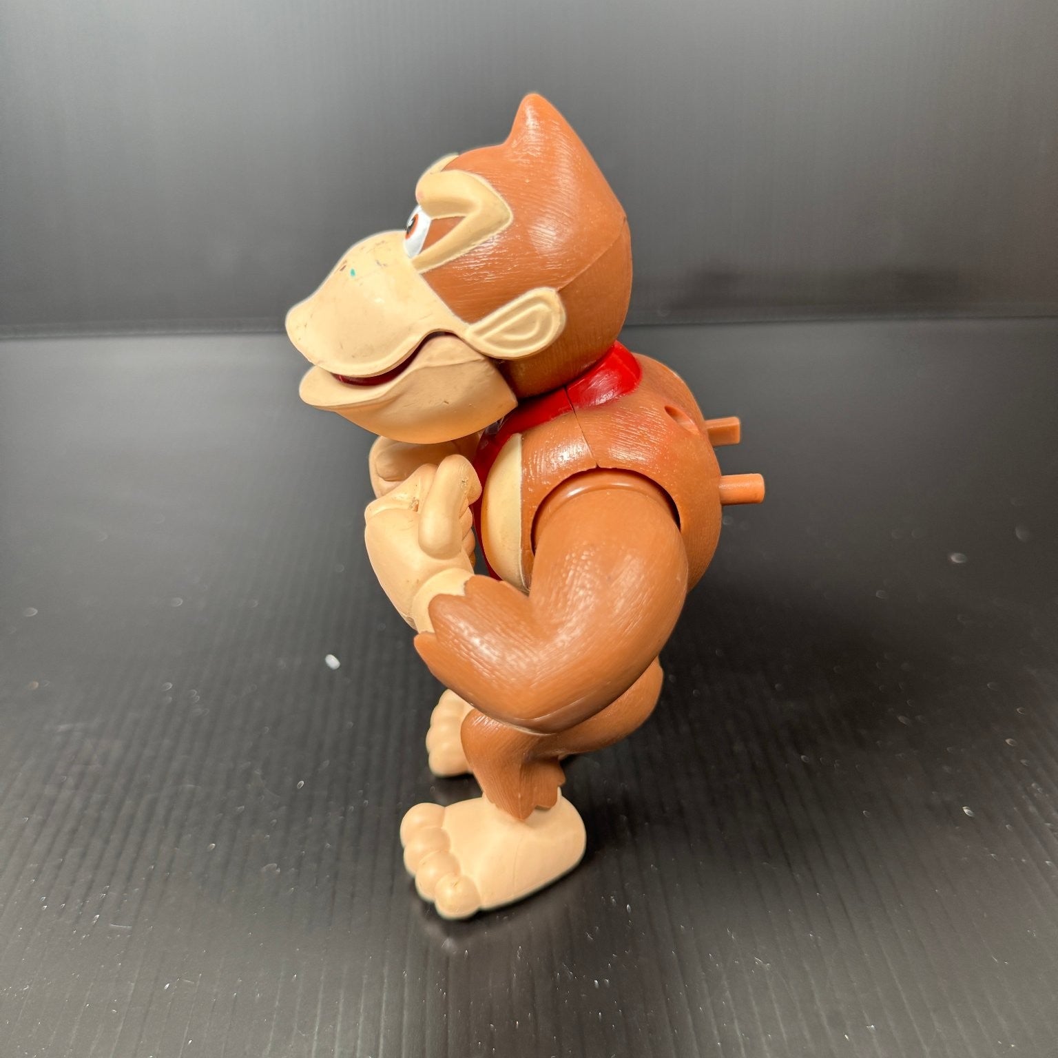 Vintage Chest Slammin Donkey Kong 5in Plastic Action Figure Nintendo 64 Era