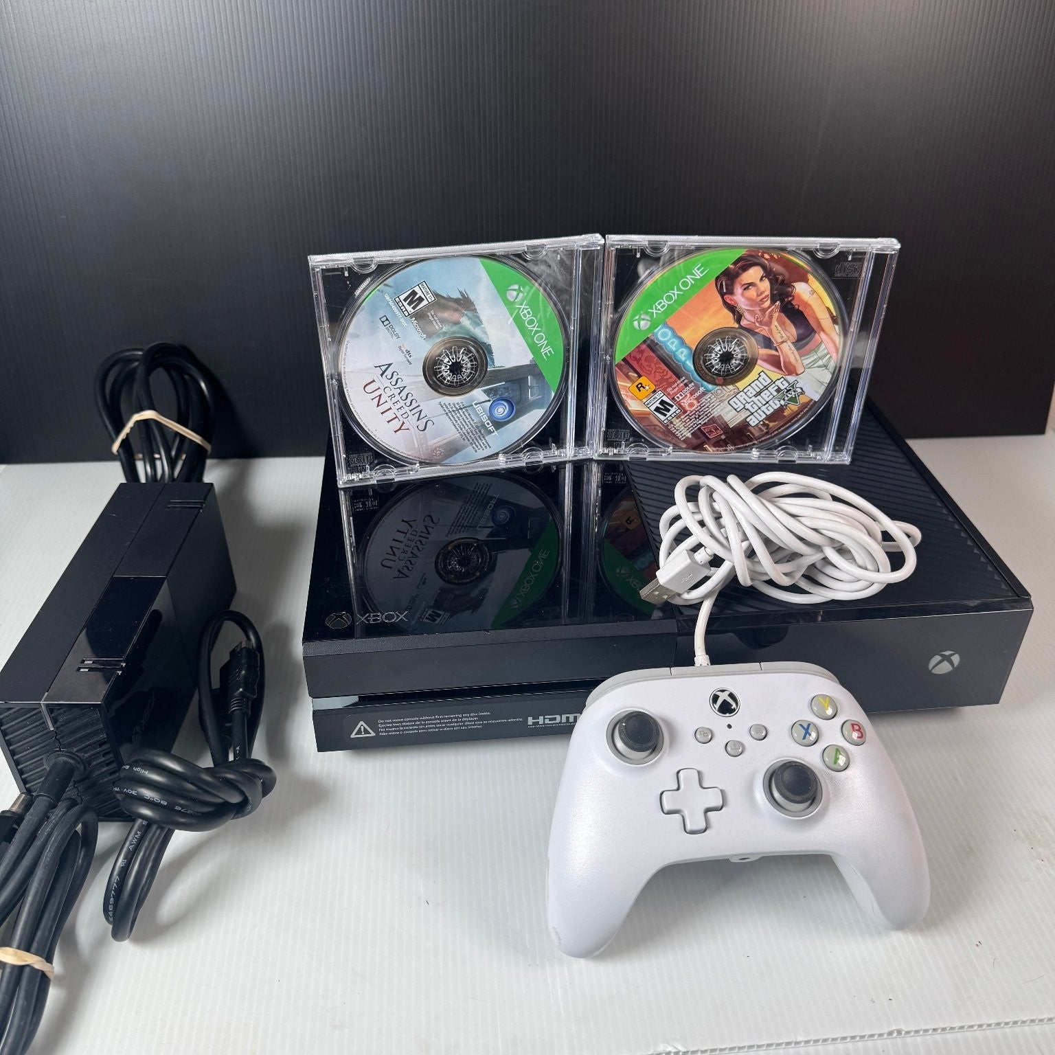 Microsoft Xbox One Original Console Bundle With GTA 5 & Assasin's Creed Unity