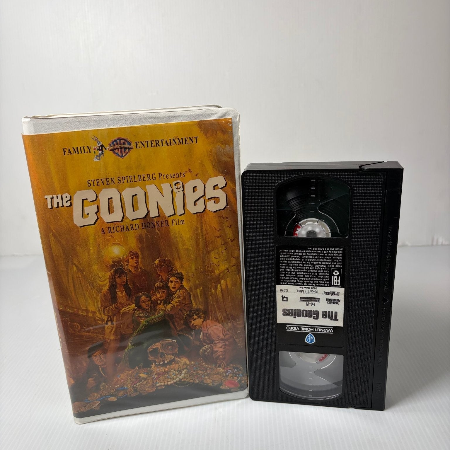 The Goonies VHS 1985 Adventure Family Comedy Richard Donner in Clamshell Case