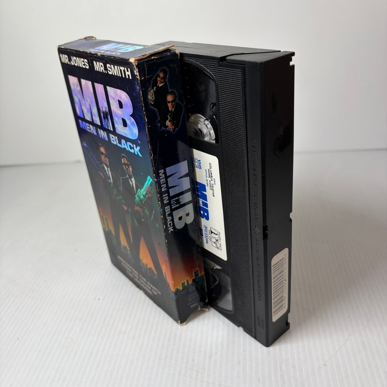 Men in Black MIB VHS 1997 Sci-Fi Action Comedy THX Columbia Pictures