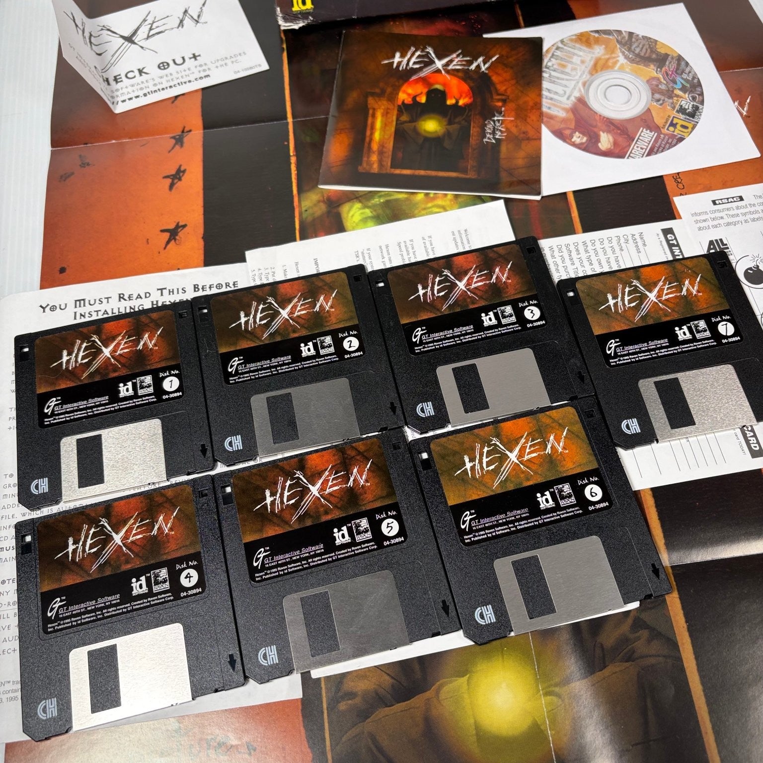 Hexen Beyond Heretic IBM PC Rare 3.5" Floppy Disk Version FPS Complete w/ Poster