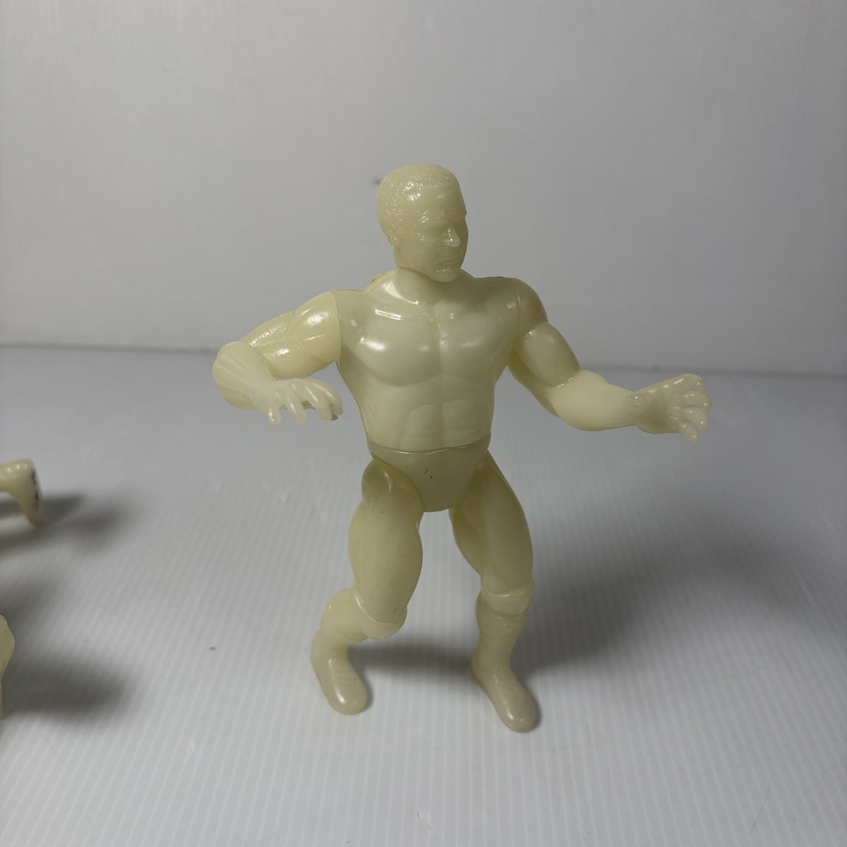 Legends of Pro Wrestling Glow in the Dark Figures Set of 4 WWF Bundy, Butcher