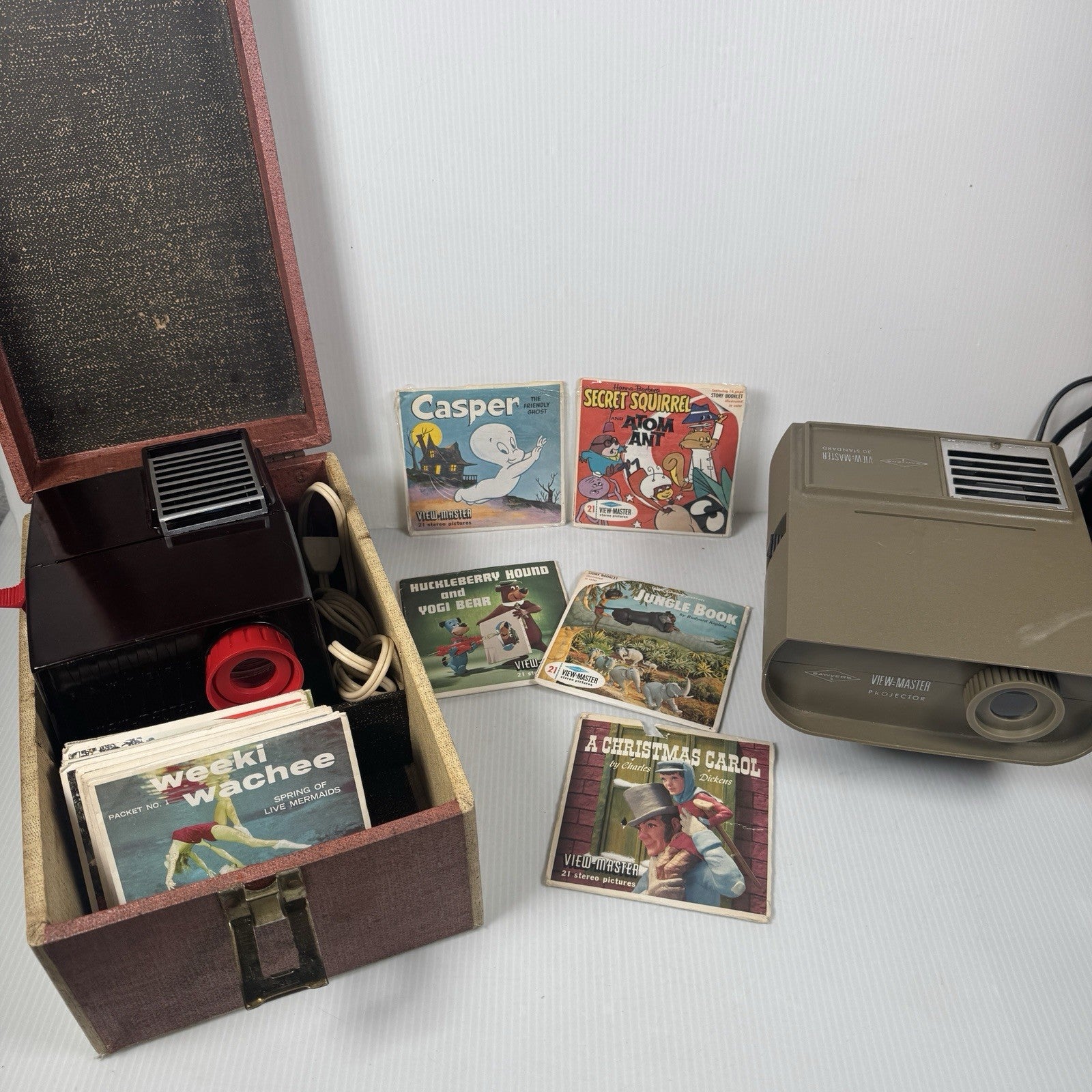 2 View Master Projector Lot with 13 Reels Casper Secret Squirrel +More Read Desc