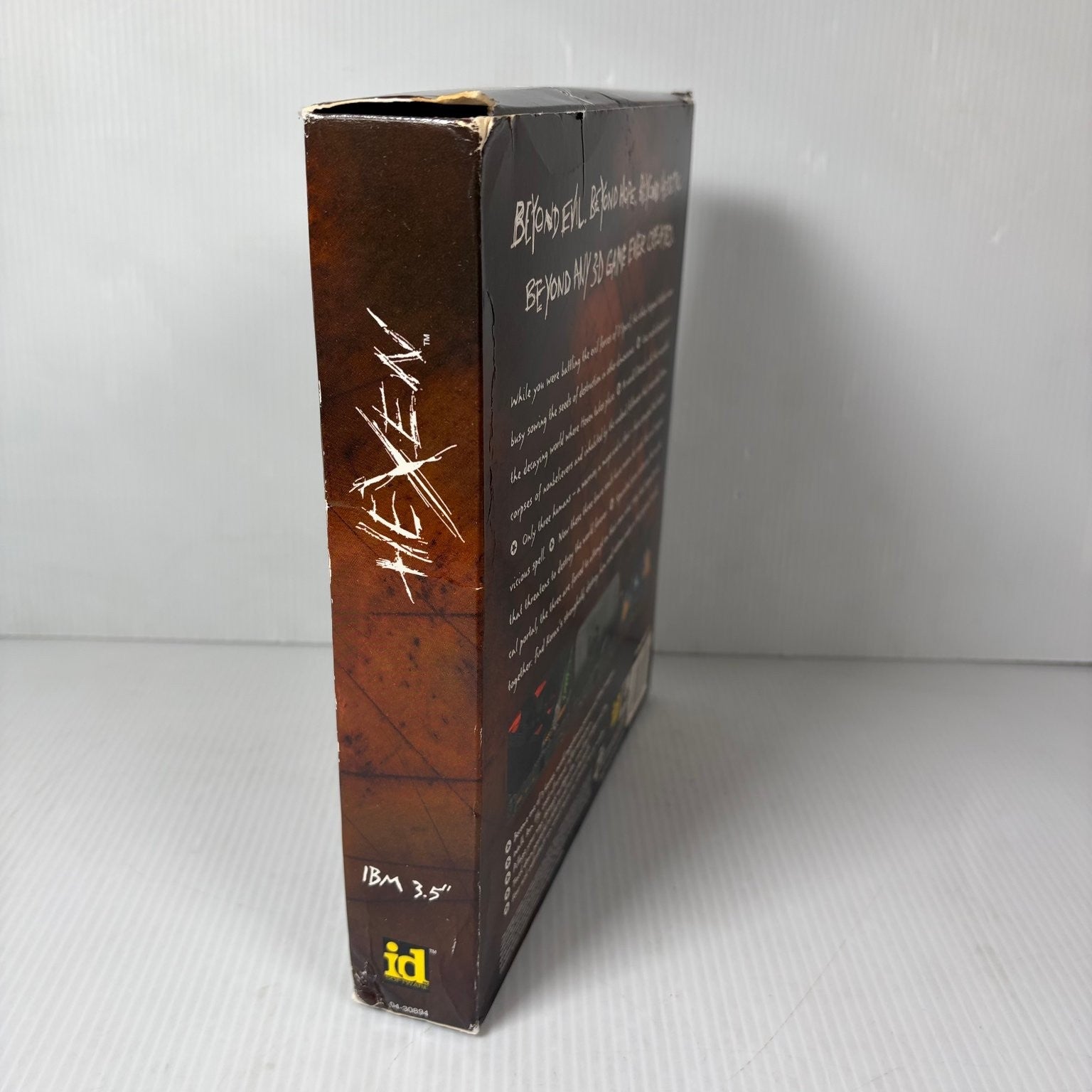 Hexen Beyond Heretic IBM PC Rare 3.5" Floppy Disk Version FPS Complete w/ Poster