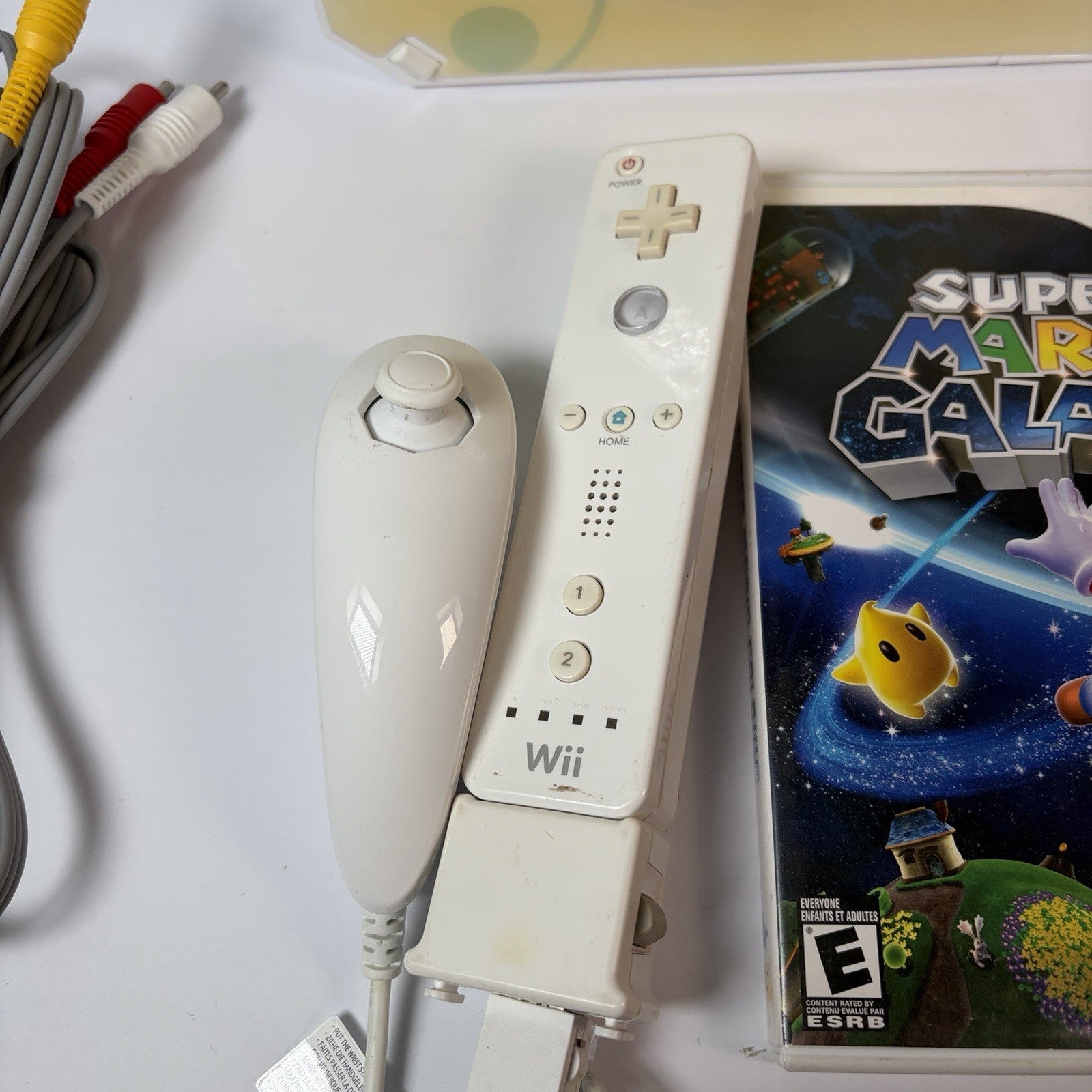 Nintendo Wii RVL-001 White Console w/ Super Mario Galaxy, Motion Plus & Nunchuk