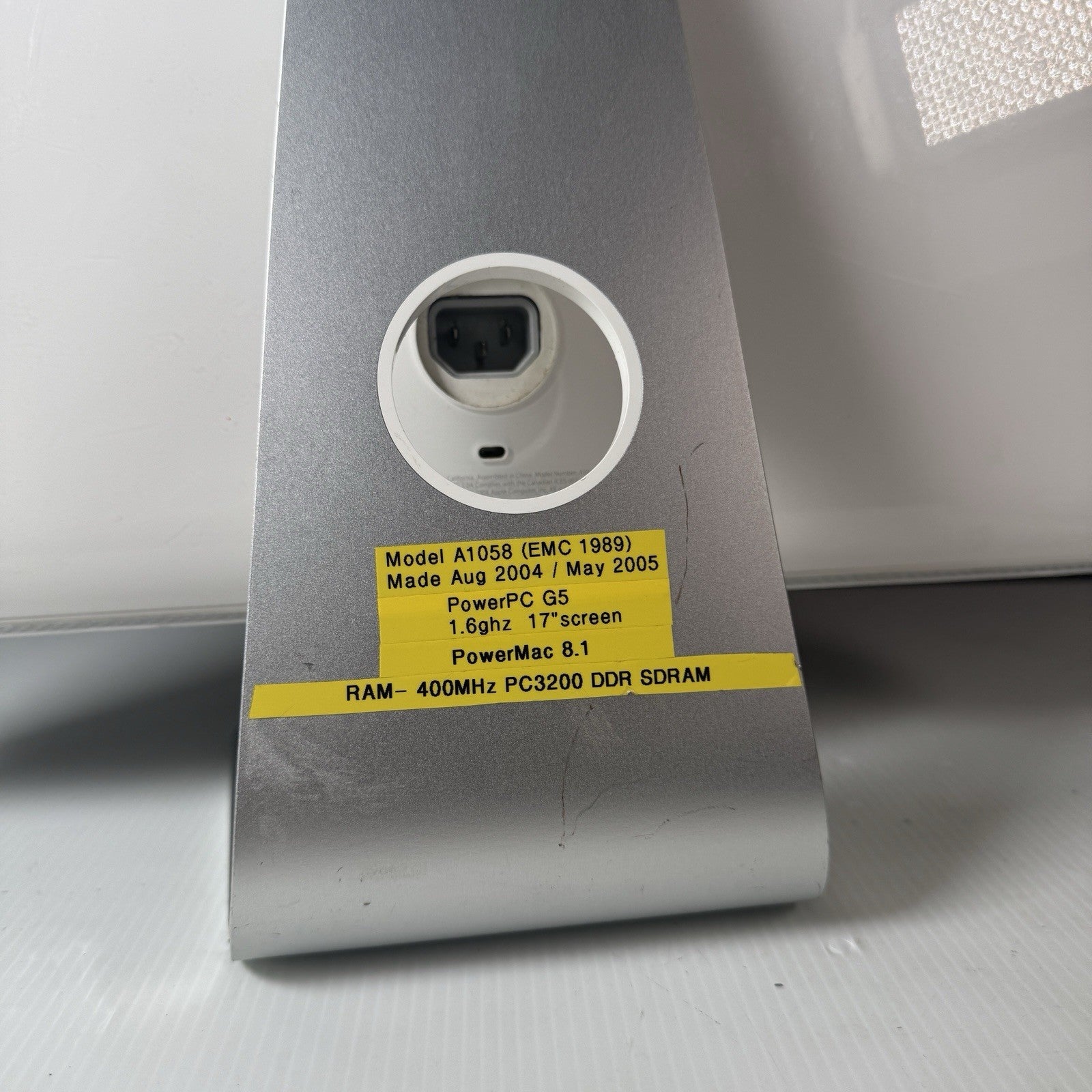 Apple iMac A1058 17" Desktop (August, 2004) PowerPC G5 2GB DDR SDRAM Works