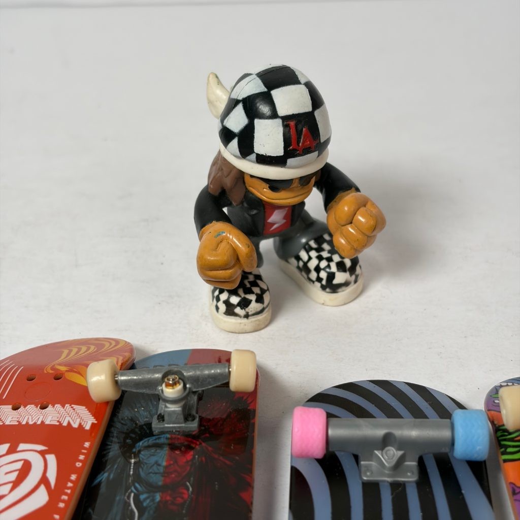 Tech Deck Fingerboard Lot 13 Finesse Element Santa Cruz Tony Hawk + Figure