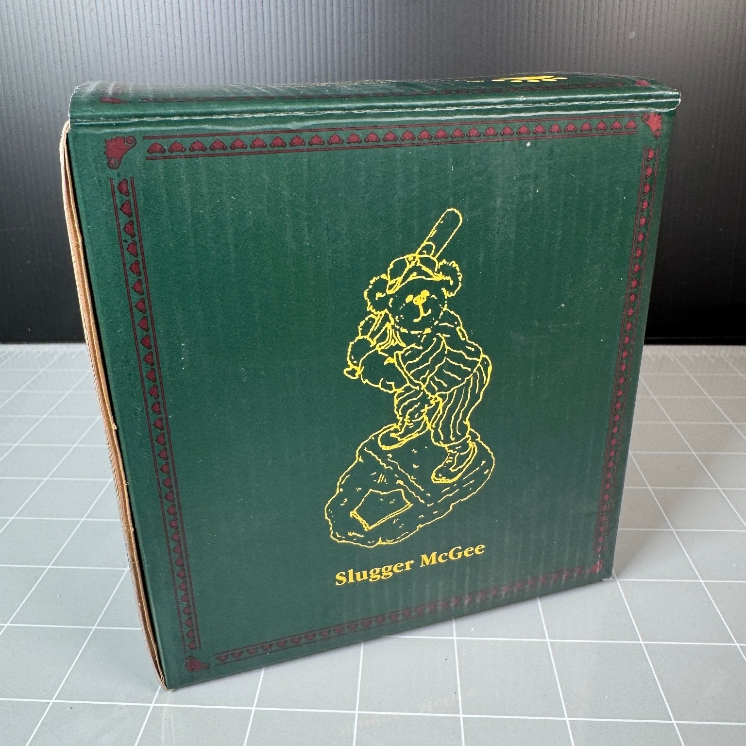 Slugger McGee Swing Batta Batta Boyd's Bears & Friends Resin Statue Baseball