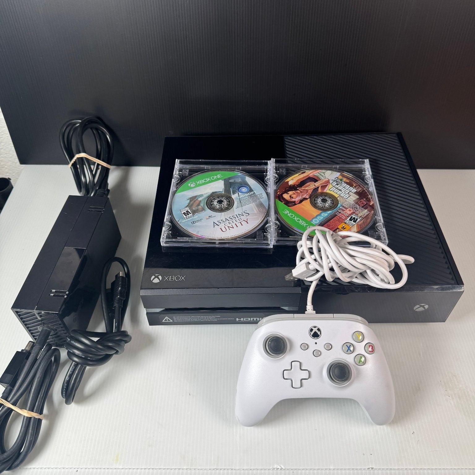 Microsoft Xbox One Original Console Bundle With GTA 5 & Assasin's Creed Unity
