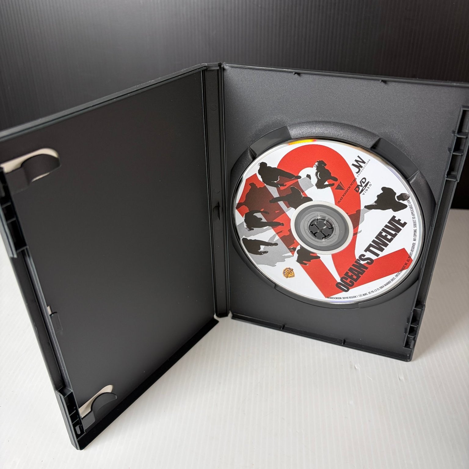 Ocean's Twelve DVD 2004 Widescreen Edition Clooney Pitt Damon Zeta-Jones