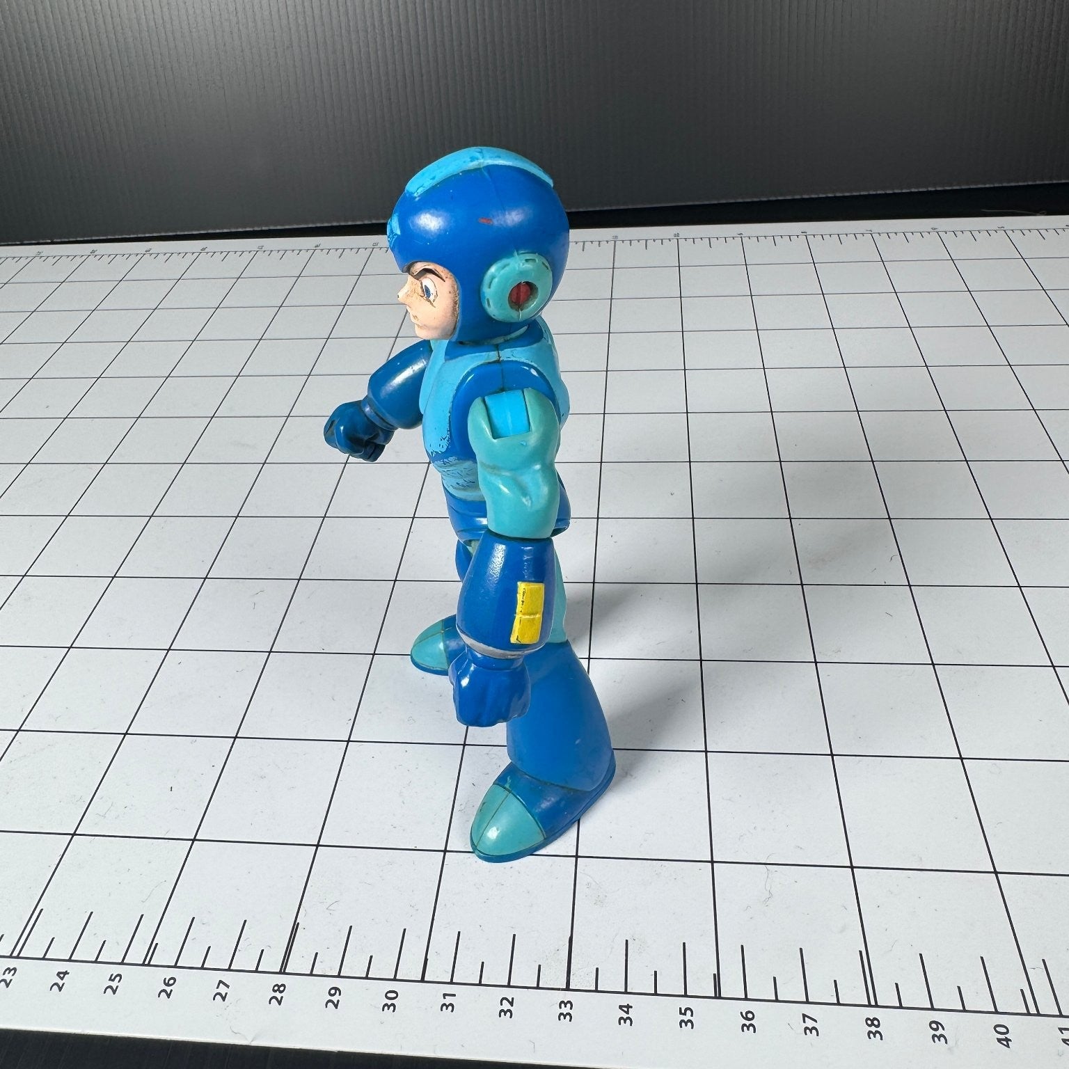 Vintage 1994 Mega Man Video Game 5" Action Figure Bandai Capcom