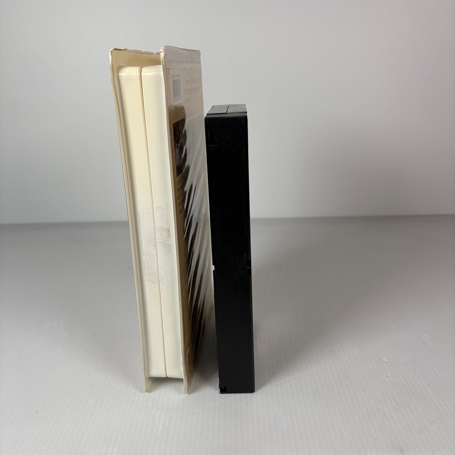 Alice Through the Looking Glass VHS 1985 Lewis Carroll Fantasy Family Clamshell