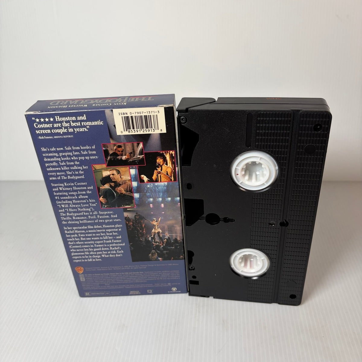 The Bodyguard VHS 1992 Romantic Thriller Drama Whitney Houston Warner
