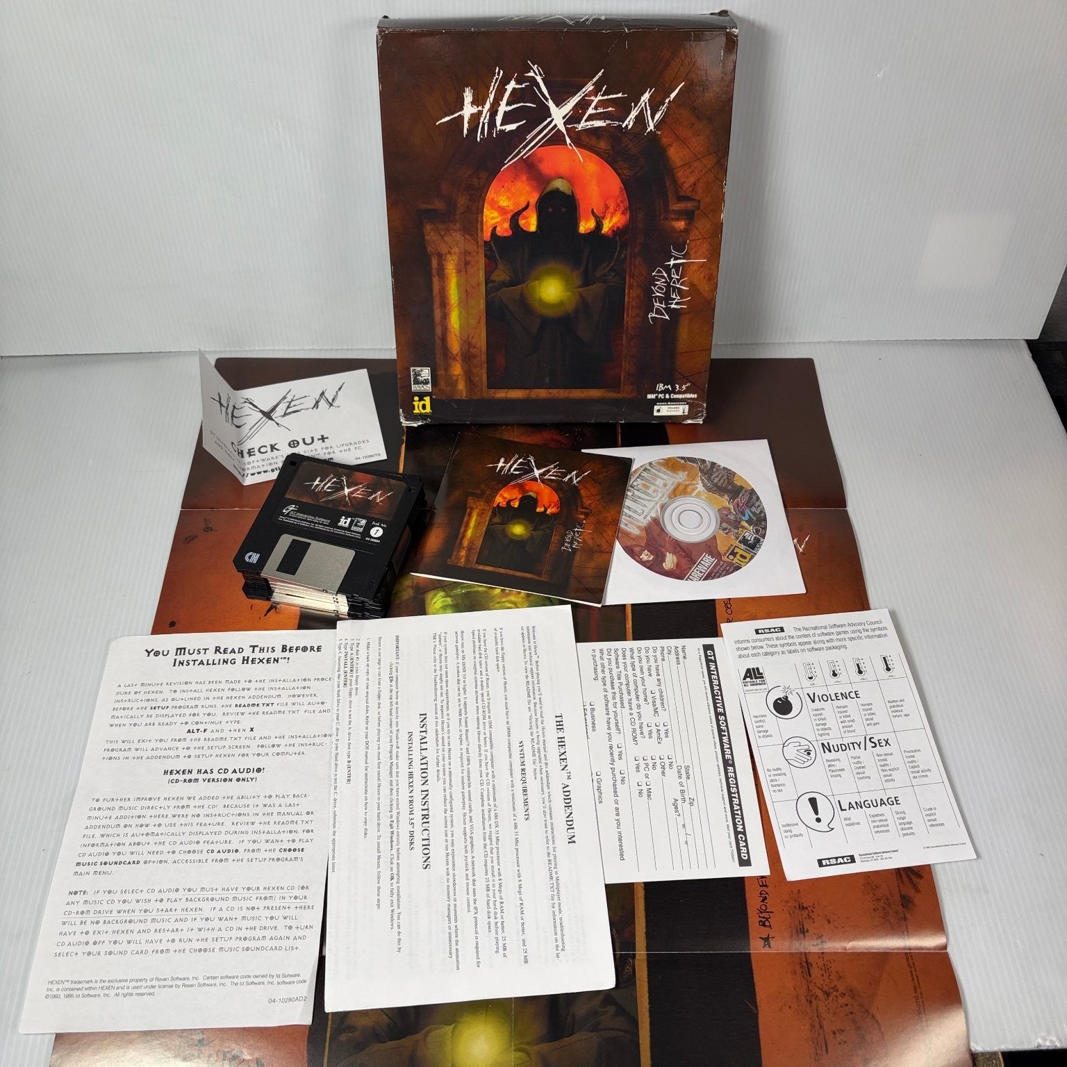 Hexen Beyond Heretic IBM PC Rare 3.5" Floppy Disk Version FPS Complete w/ Poster