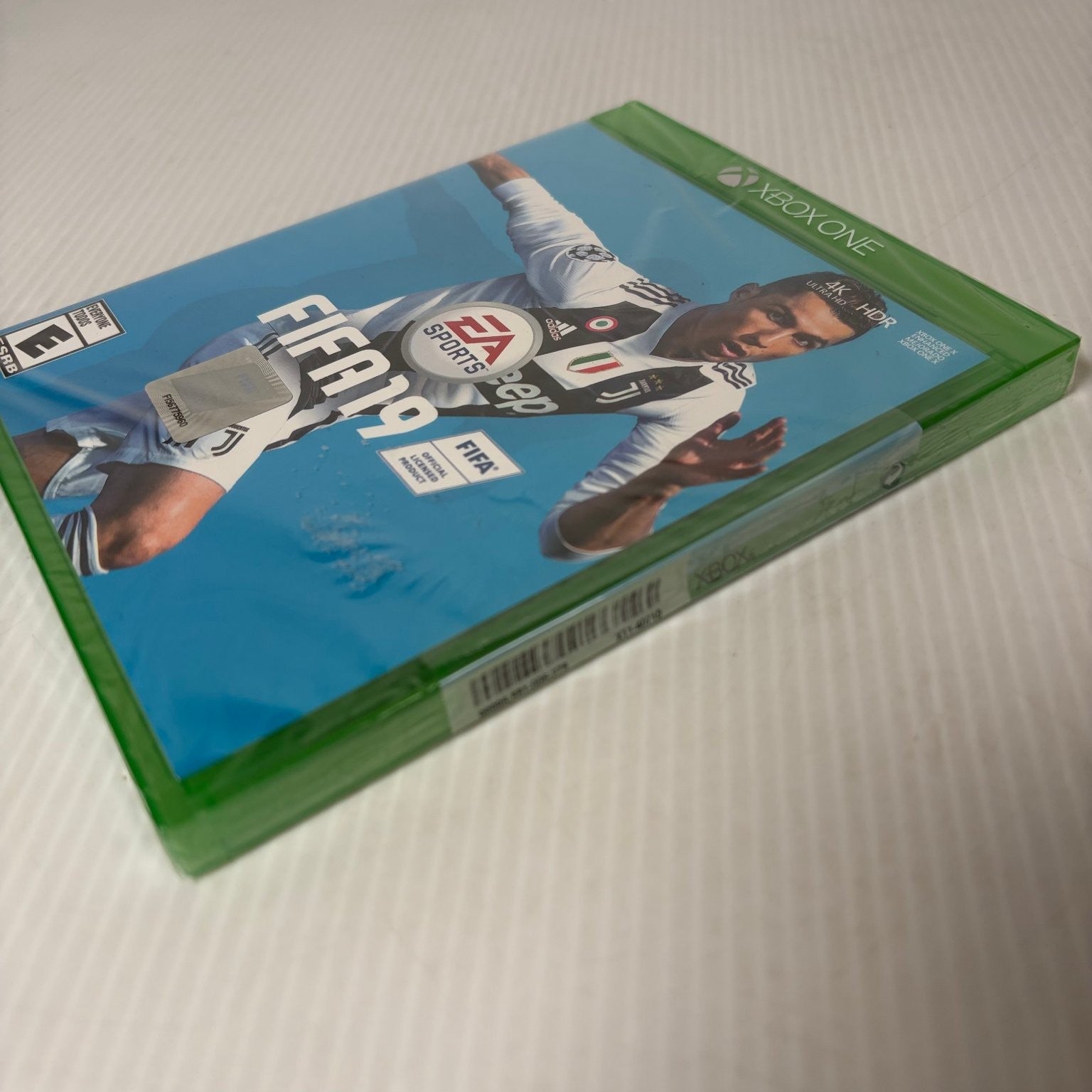 FIFA 19 Xbox One Video Game 4K HDR Multiplayer Champions League