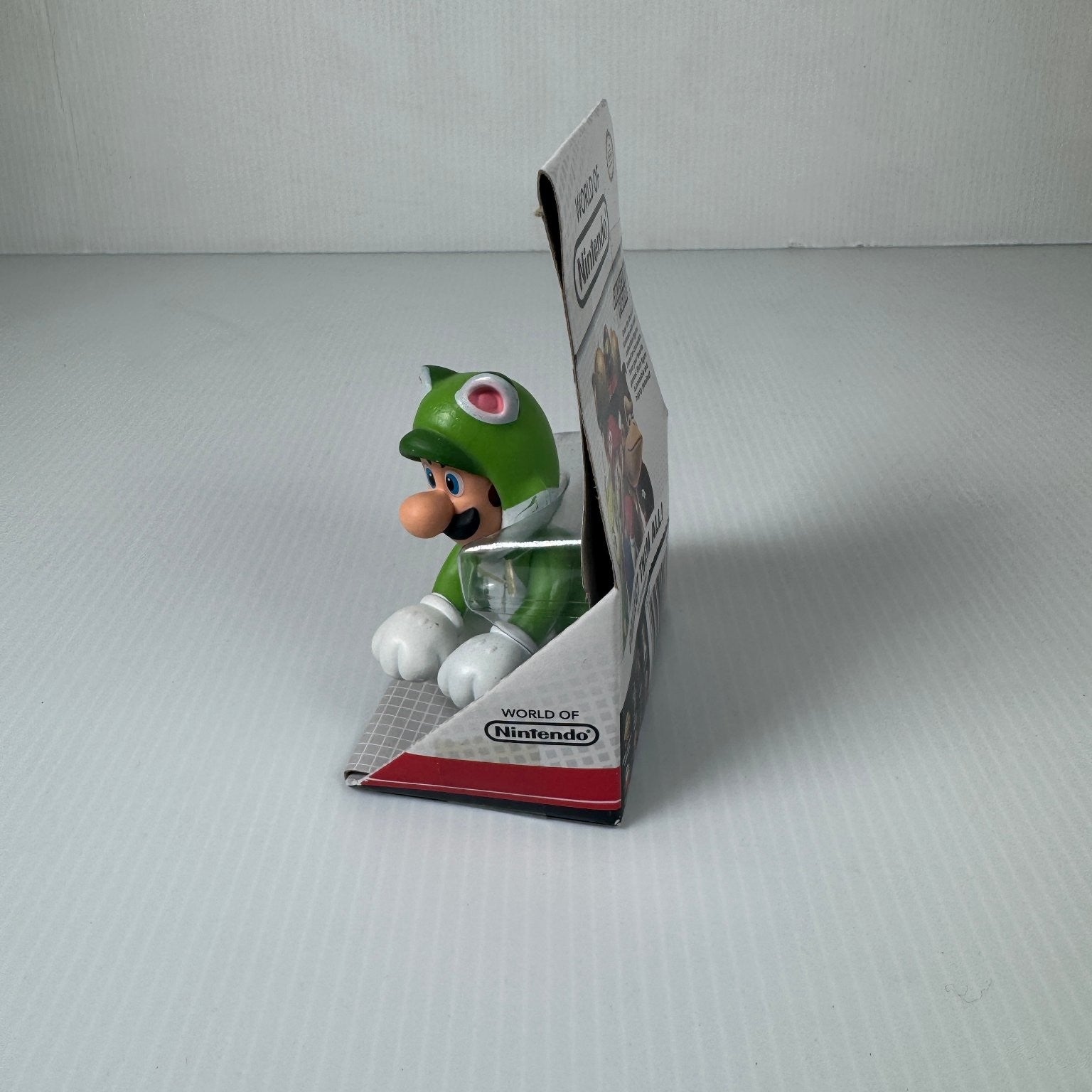 World of Nintendo Cat Luigi Super Mario 2.5" Collectible Figure
