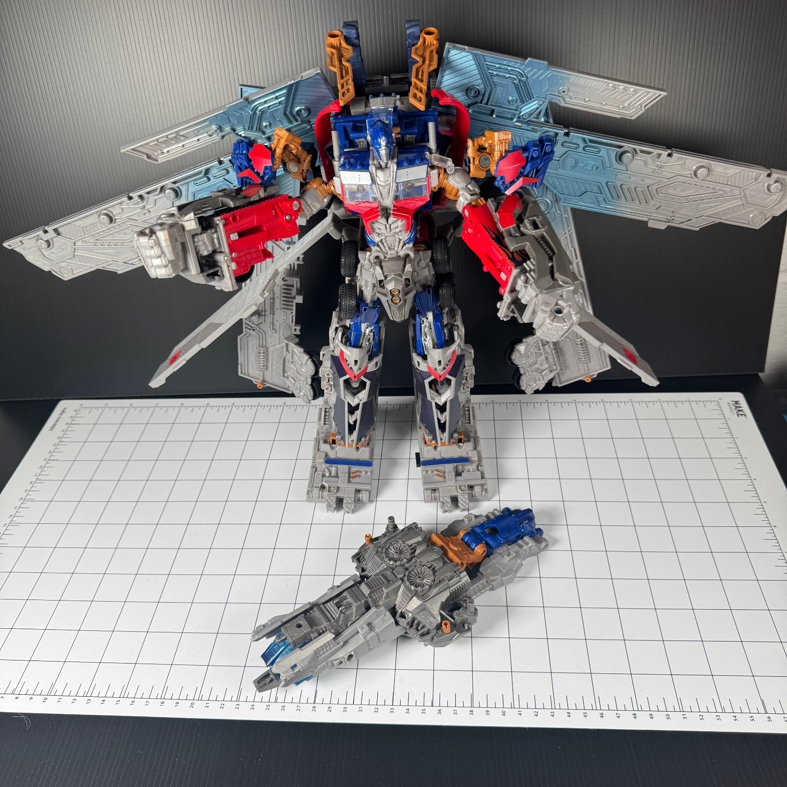 Ultimate Optimus Prime Transformers 3 Dark of the Moon Complete with Blaster