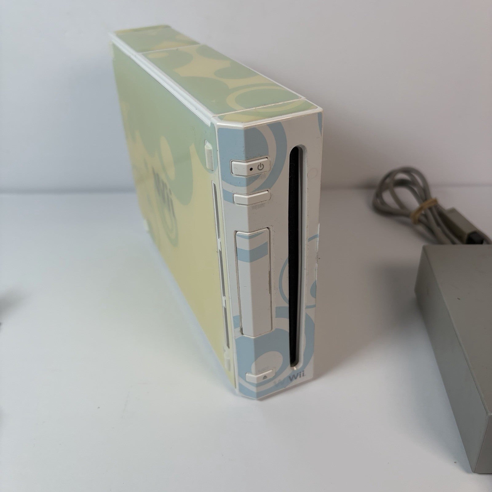 Nintendo Wii RVL-001 White Console w/ Super Mario Galaxy, Motion Plus & Nunchuk