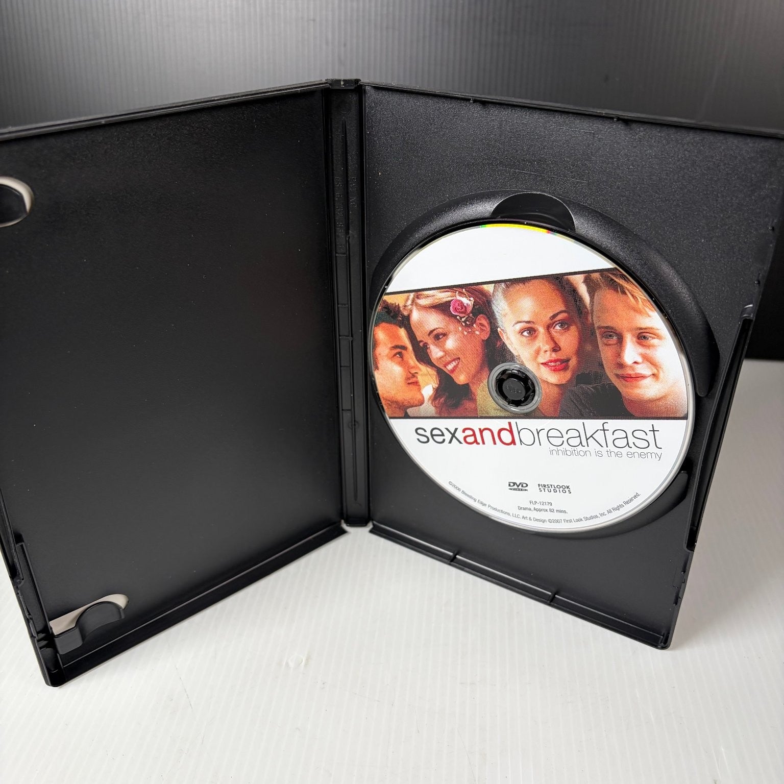 Sex and Breakfast DVD 2007 Macaulay Culkin Kuno Becker Drama