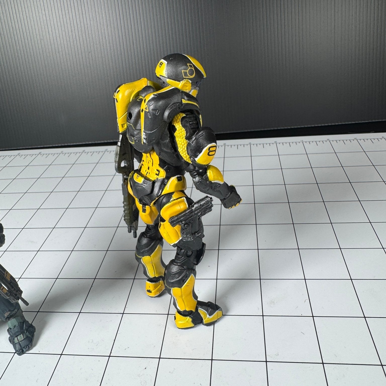 Halo Spartan Lot of 2 McFarlane Figures Locke Alpha Crawler & Athlon w/ Rifles