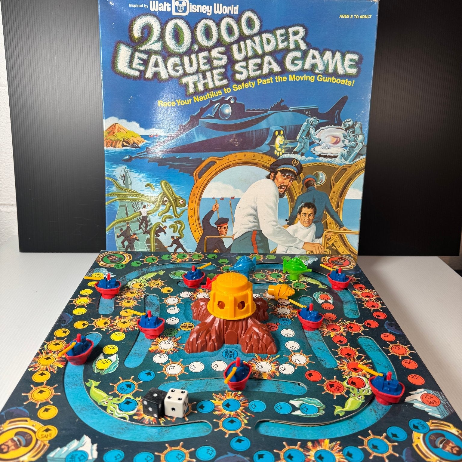 Disney World 20,000 Leagues Under The Sea Game Lakeside Board Game Complete