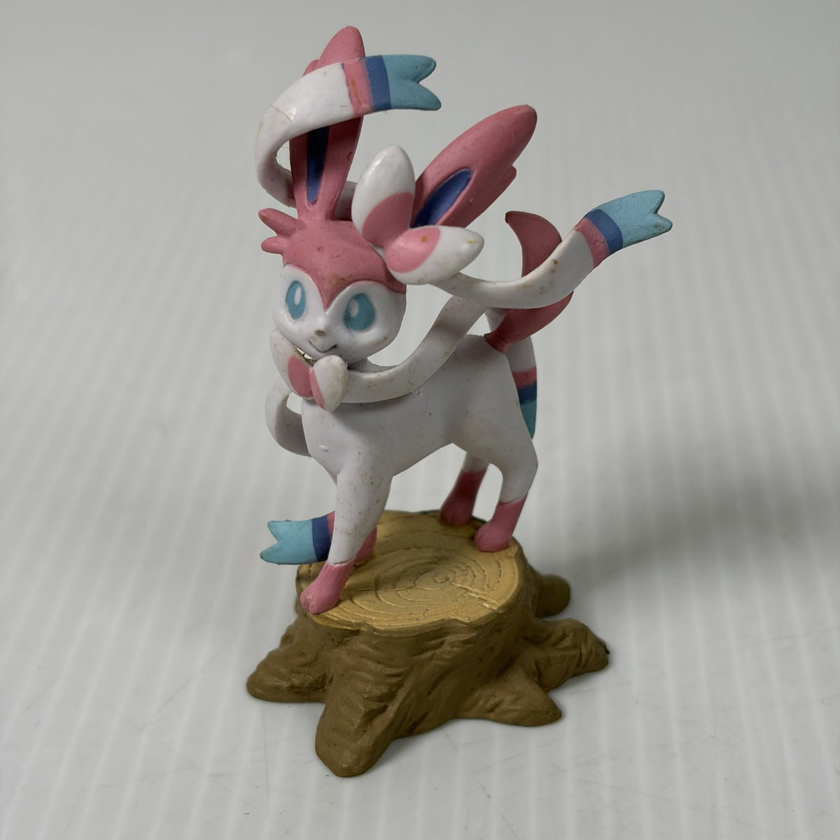 Sylveon Pokemon Action Figure Mini Figurine 2013 Nintendo with Stand 2.5" PVC