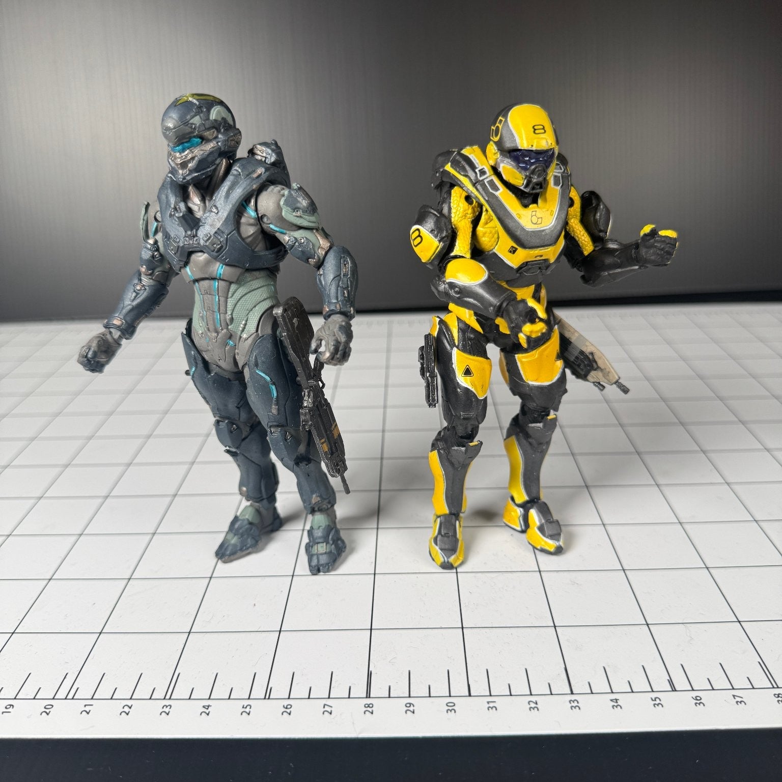 Halo Spartan Lot of 2 McFarlane Figures Locke Alpha Crawler & Athlon w/ Rifles