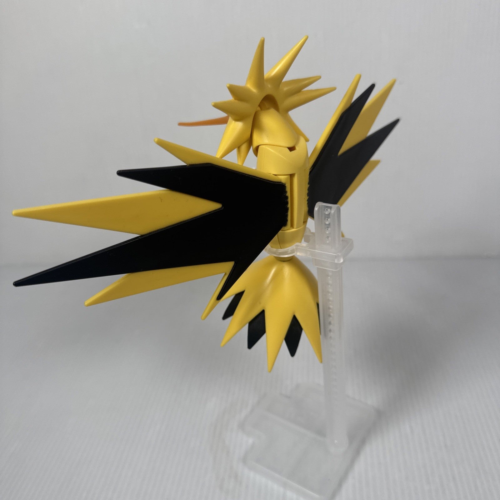 Pokemon Select Series 2 ZAPDOS w Display Stand 6" Articulated Figure 2022