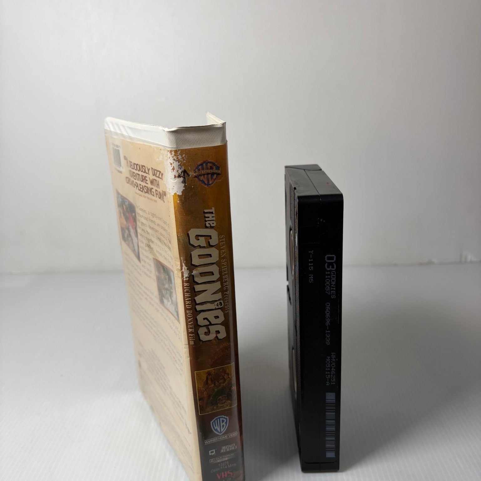 The Goonies VHS 1985 Adventure Family Comedy Richard Donner in Clamshell Case