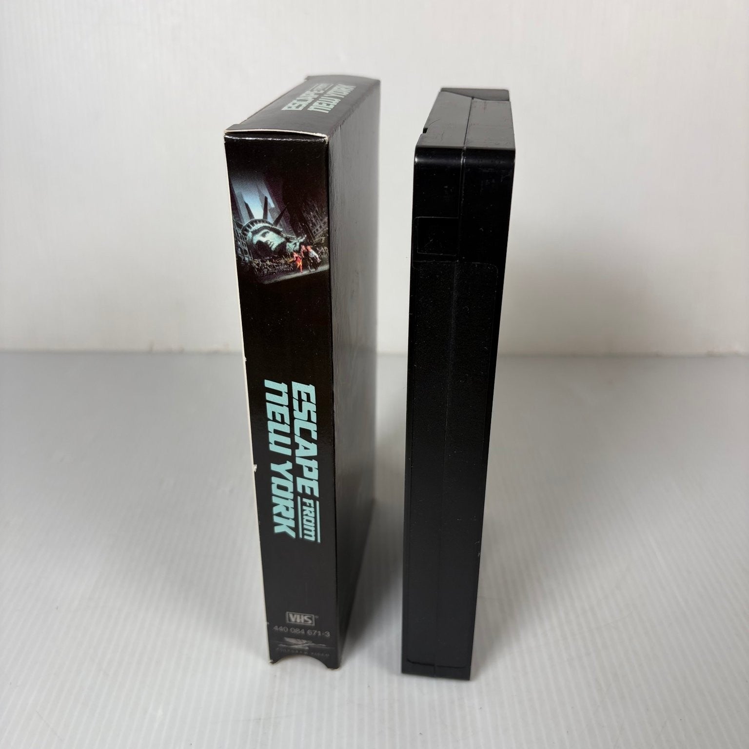 Escape From New York VHS 1981 Sci-Fi Action Cult Classic MGM/UA Home Video