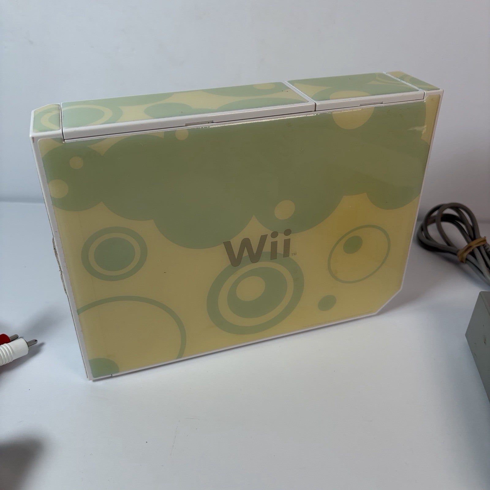 Nintendo Wii RVL-001 White Console w/ Super Mario Galaxy, Motion Plus & Nunchuk