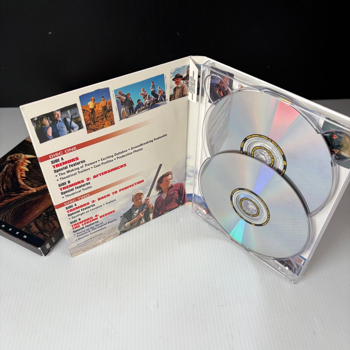 Tremors Attack Pack DVD 2005 Franchise Collection Kevin Bacon Special Features