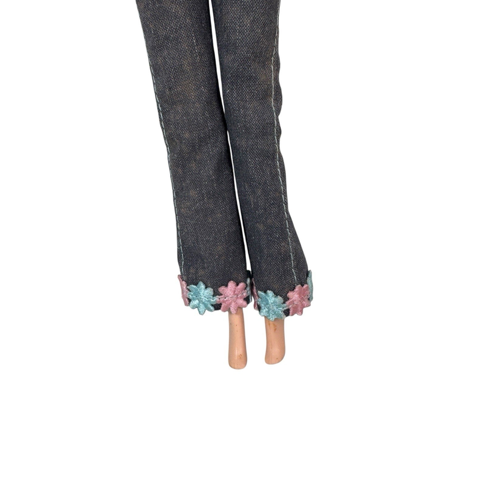 Vintage Y2K Barbie My Scene Nolee Doll w/ Flower Flares