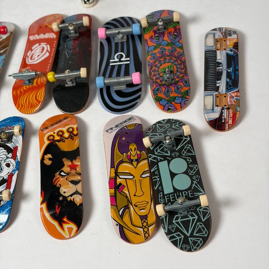 Tech Deck Fingerboard Lot 13 Finesse Element Santa Cruz Tony Hawk + Figure