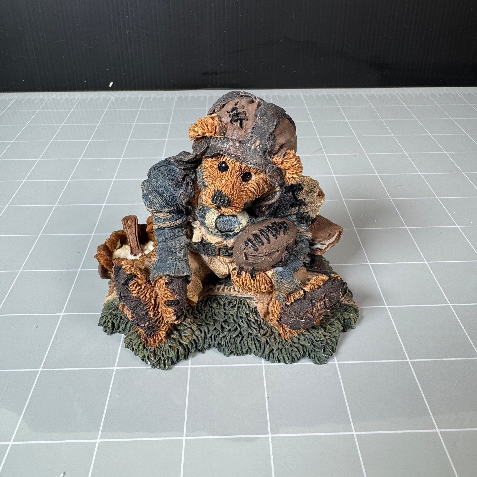 Knute & the Gridiron Boyds Bears & Friends Statue 1994 Limited Edition