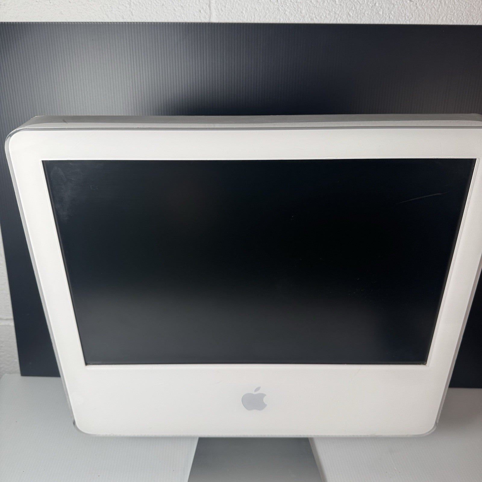 Apple iMac A1058 17" Desktop (August, 2004) PowerPC G5 2GB DDR SDRAM Works