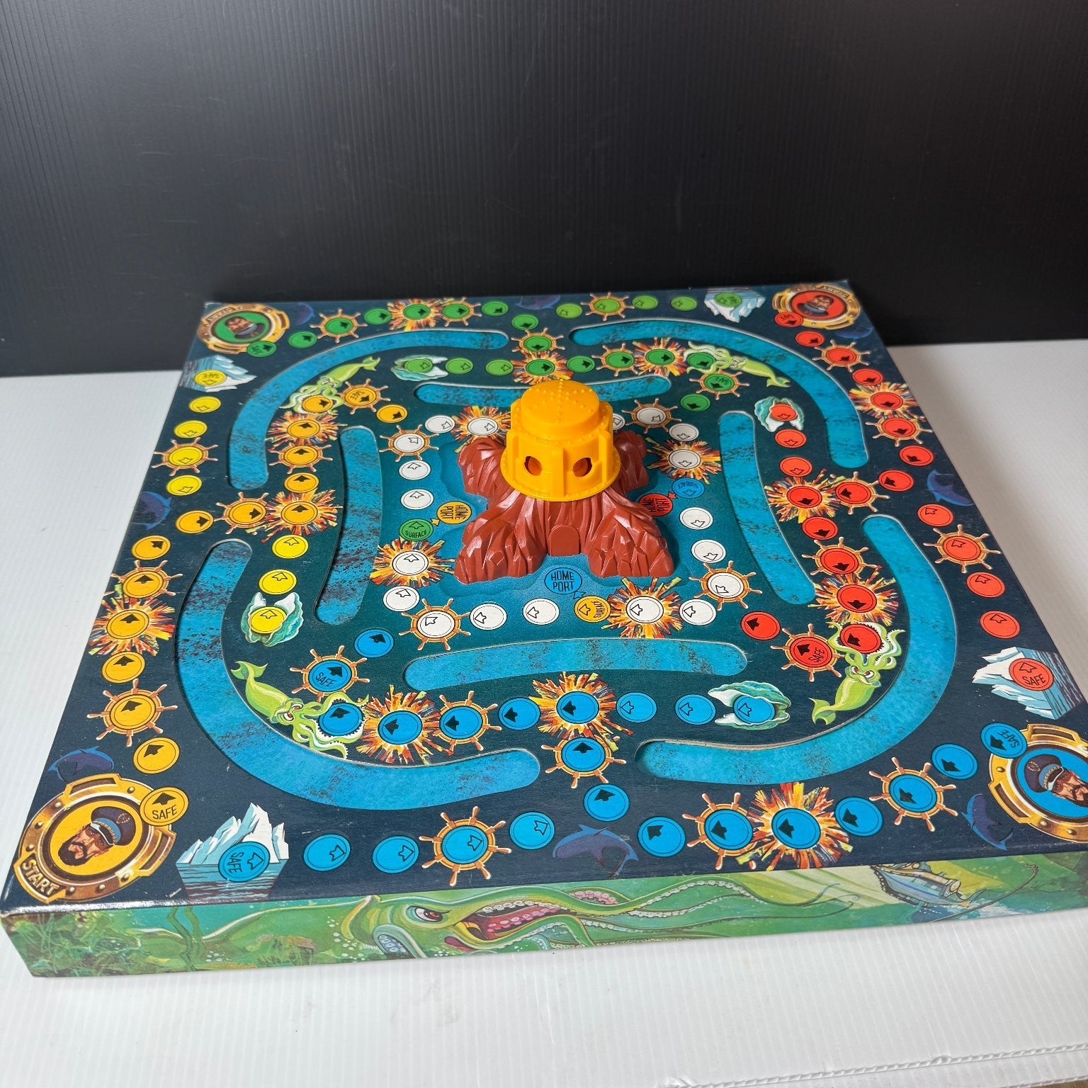 Disney World 20,000 Leagues Under The Sea Game Lakeside Board Game Complete