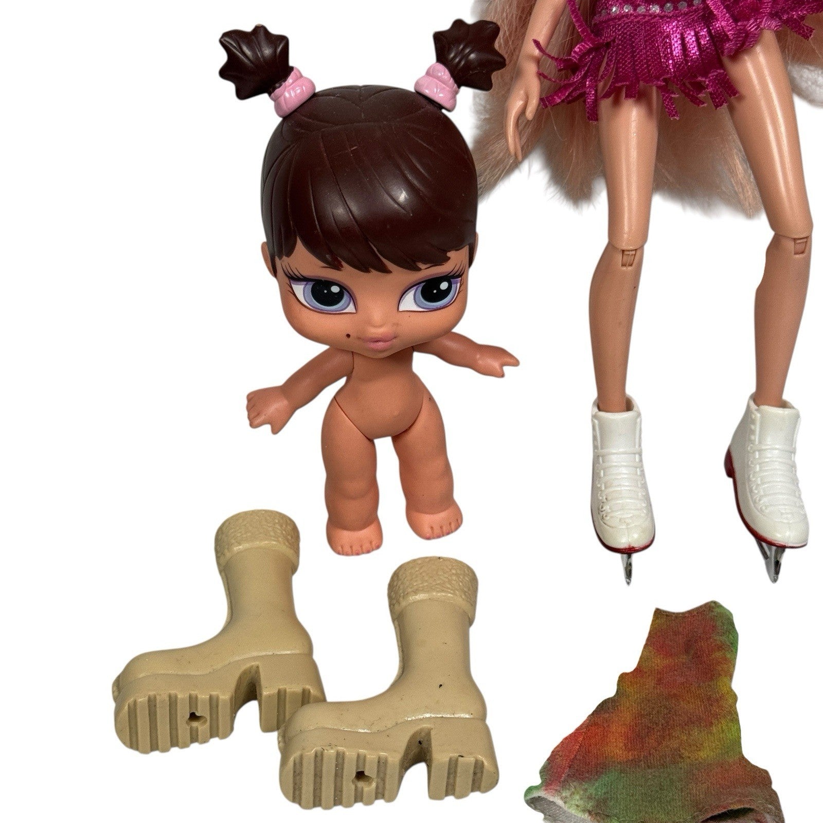 2015 MGA Bratz Selfie Snap Cloe Doll w/ Skates & Baby Phoebe Plus Extras